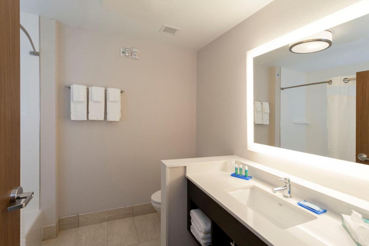 Holiday Inn Express & Suites - Denton - Sanger, An Ihg Hotel Ngoại thất bức ảnh
