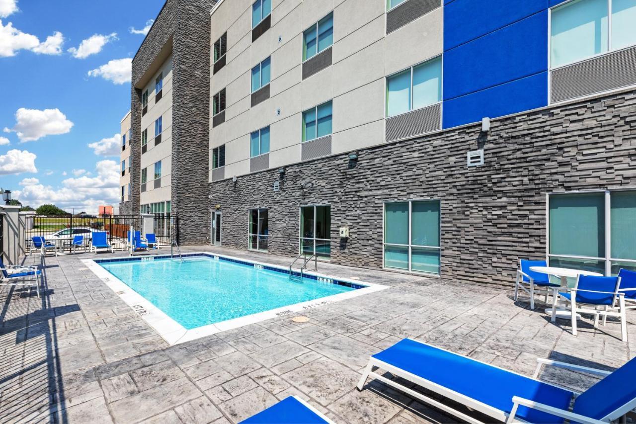 Holiday Inn Express & Suites - Denton - Sanger, An Ihg Hotel Ngoại thất bức ảnh