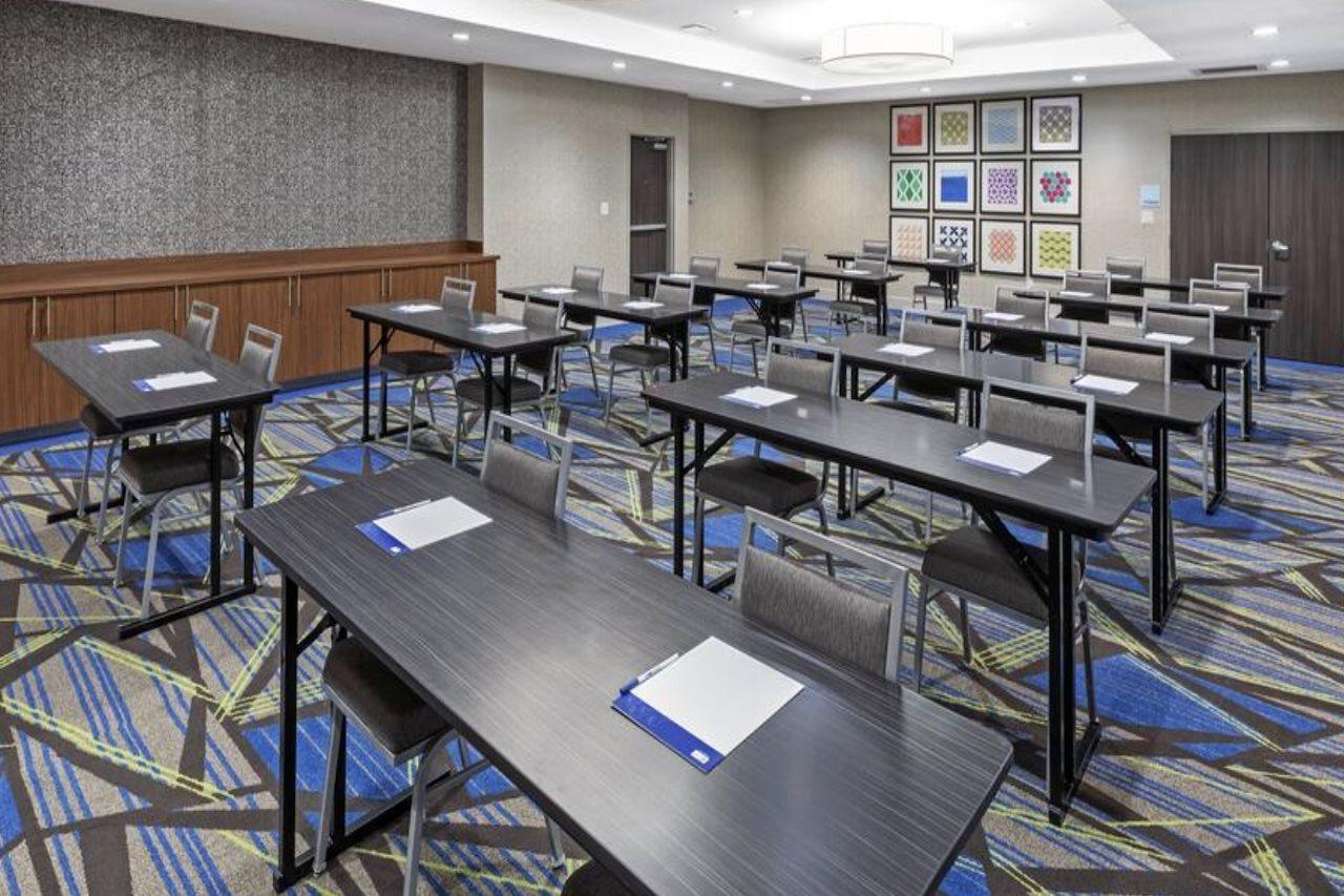 Holiday Inn Express & Suites - Denton - Sanger, An Ihg Hotel Ngoại thất bức ảnh